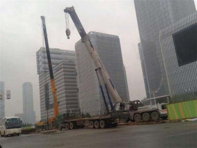 黔西南“自动找平”—— 吊车的 “平地神器” 技术